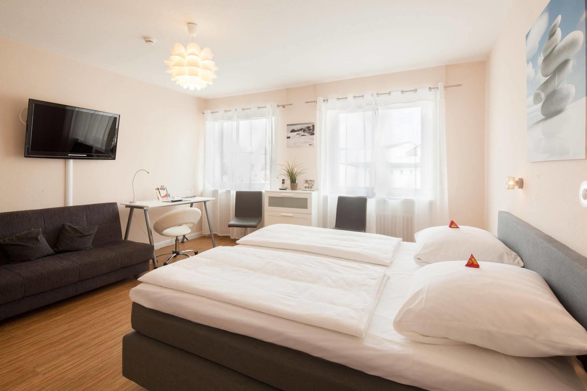 Schaefers Hotel, Self-Check-In, Cafe Und Baecker Am Hotel Vechta Kültér fotó